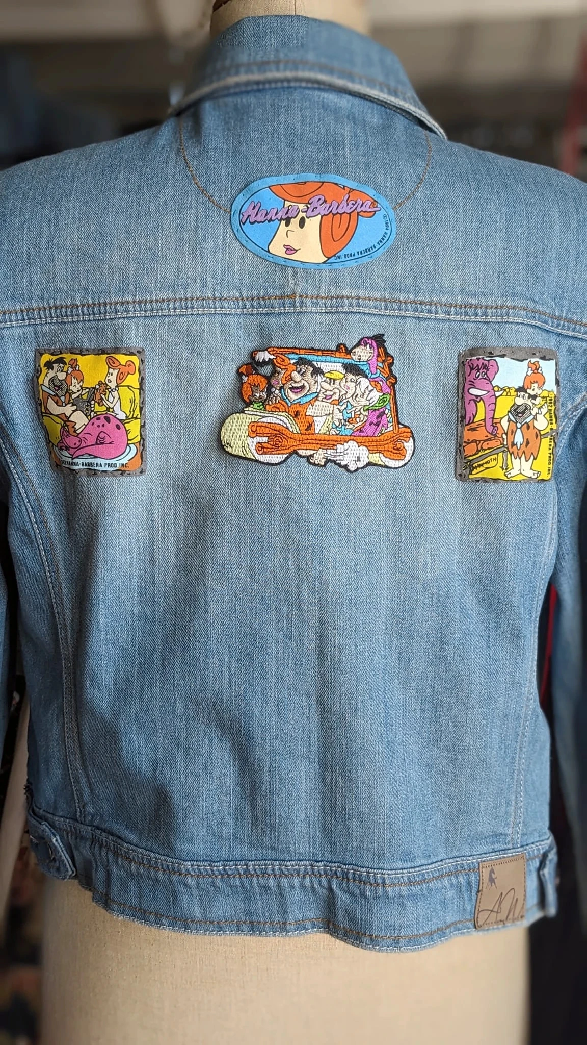 Embroidered denim jacket "The Flintstones - the Flinstones" – photo 2